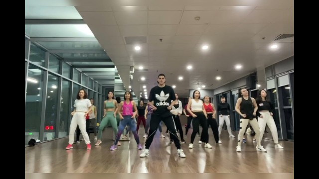 'GO DOWN DEH - SPICE, SHAGGY, SEAN PAUL//ZUMBA FITNESS//NGUYEN NGAN//SOURAVCHOREO'