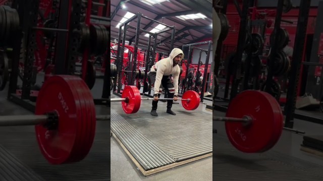 'Back to deadlifts post injury at ultraflex #gym #fitness #gymtok #mattdoesfitness'