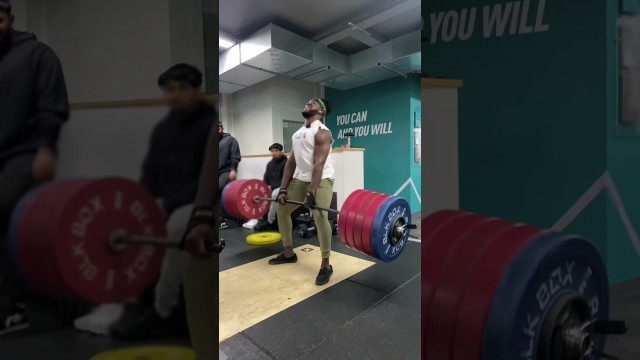 'Sumo deadlift challenge PR Attempt #fitness #gymmotivation #mattdoesfitness #deadlift'