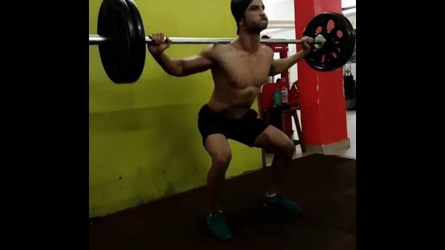 'Watch Handsome Sushant Singh Rajput work out at Gym'