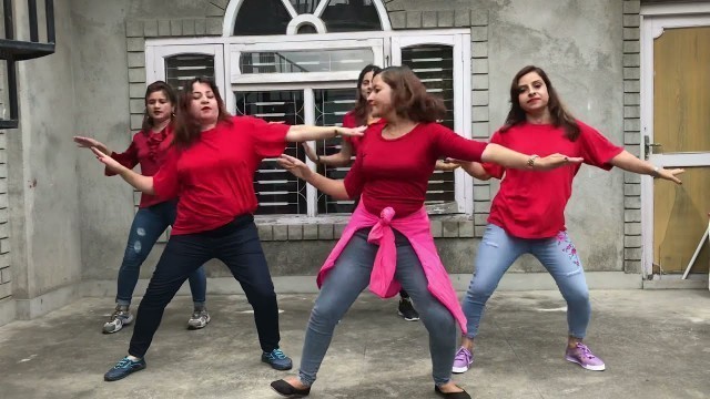 'Zumba dance cover of fantastic song by Almoda Rama.'
