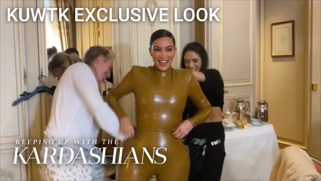 'Watch Kim Kardashian Literally Squeeze Into Skin-Tight Outfit | KUWTK Exclusive Look | E!'