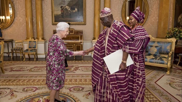 'Queen and Nigerian ambassador in awkward fashion faux pas as the wear matching outfits…'