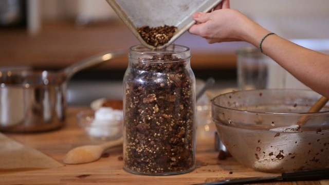'Chocolate Chia Pre-Workout Granola - Nutrition for Performance & Recovery'