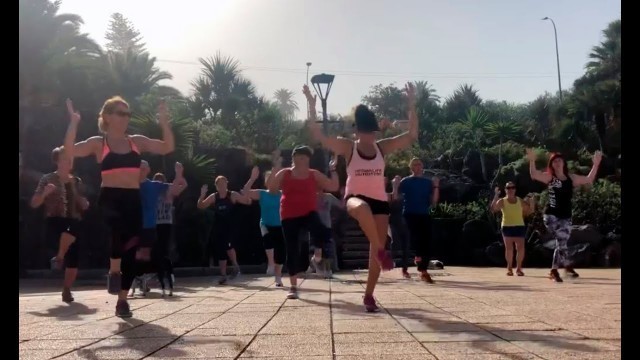 'Zumba Fitness para principiantes \"Dejala que baile Alejandro Sanz y Melendi\" con Karina Berbotto'