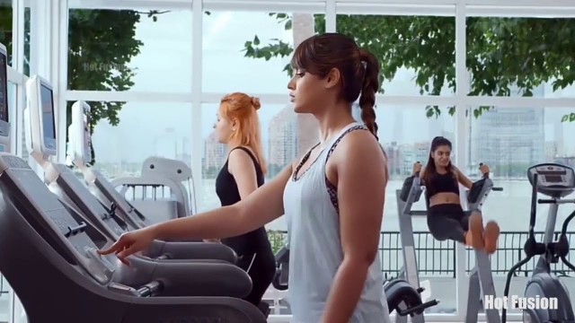 'Ileana D\'cruz Hot Gym Workout Amar Akbar Anthony'