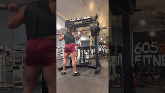 'A very fast 600lbs squat #shorts #fitness #strength'