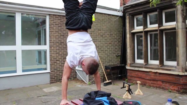 'UK Calisthenics - The Compound x Incite Fitness Pt. 2 (Dips & Handstands)'
