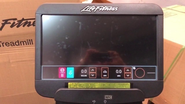 'QUICK REVIEW TREADMILL LIFE FITNESS PLATINUM CLUB SERIES DISCOVER SE3 HD CONSOLE 21\"'