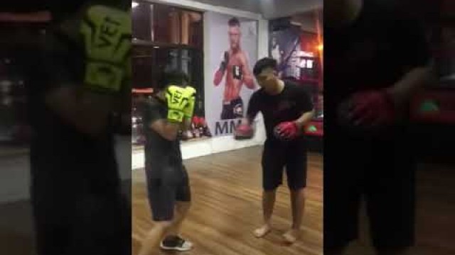 'Tập luyện với VĐV vô địch quốc gia boxing Thịnh Justin - Win Fitness & Kickboxing'