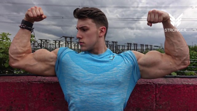 'Brandon Harding \'Aesthetic to the Max   Fitness & Bodybuilding Motivation'