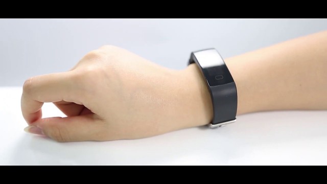 'Wave S - Activity & Fitness Tracker by Riversong'