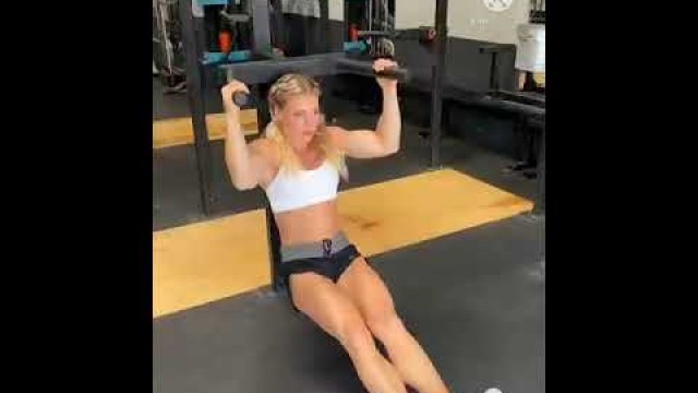 'Fit girl preforming abs workout